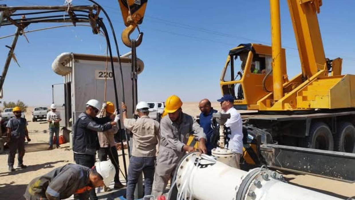 الطوارئ تفعل مضخات جديدة بحقل السرير لتأمين الإمداد المائي وتوسيع الإنتاج